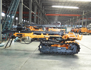 KC120型露天潛孔鉆車